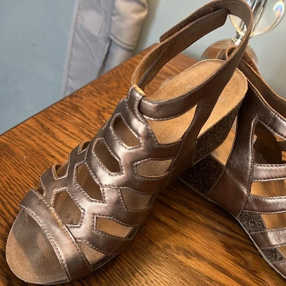 Dansko Rose Gold Sandals, Size 37 - Picture 7 of 8
